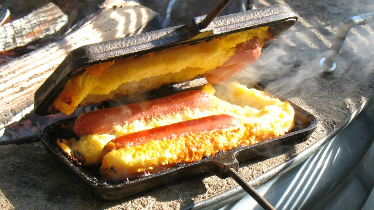Pie Iron vs Sandwich Press Whatâs the Difference